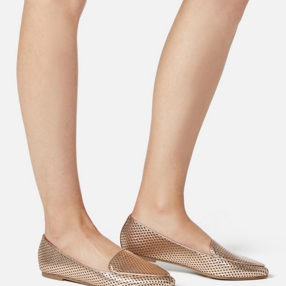 Like New JustFab Cut Out Flats Sz 5.5 - Picture 1 of 8